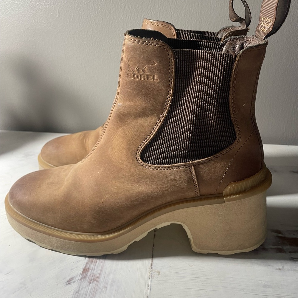 Sorel hi line Chelsea boot